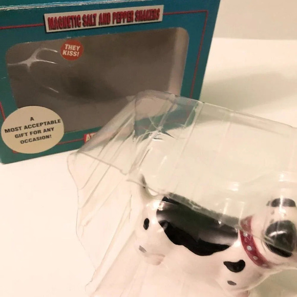 Attractives Magnetic Salt and Pepper Shakers A Lady And A  Tramp Dog - Picture 5 of 15